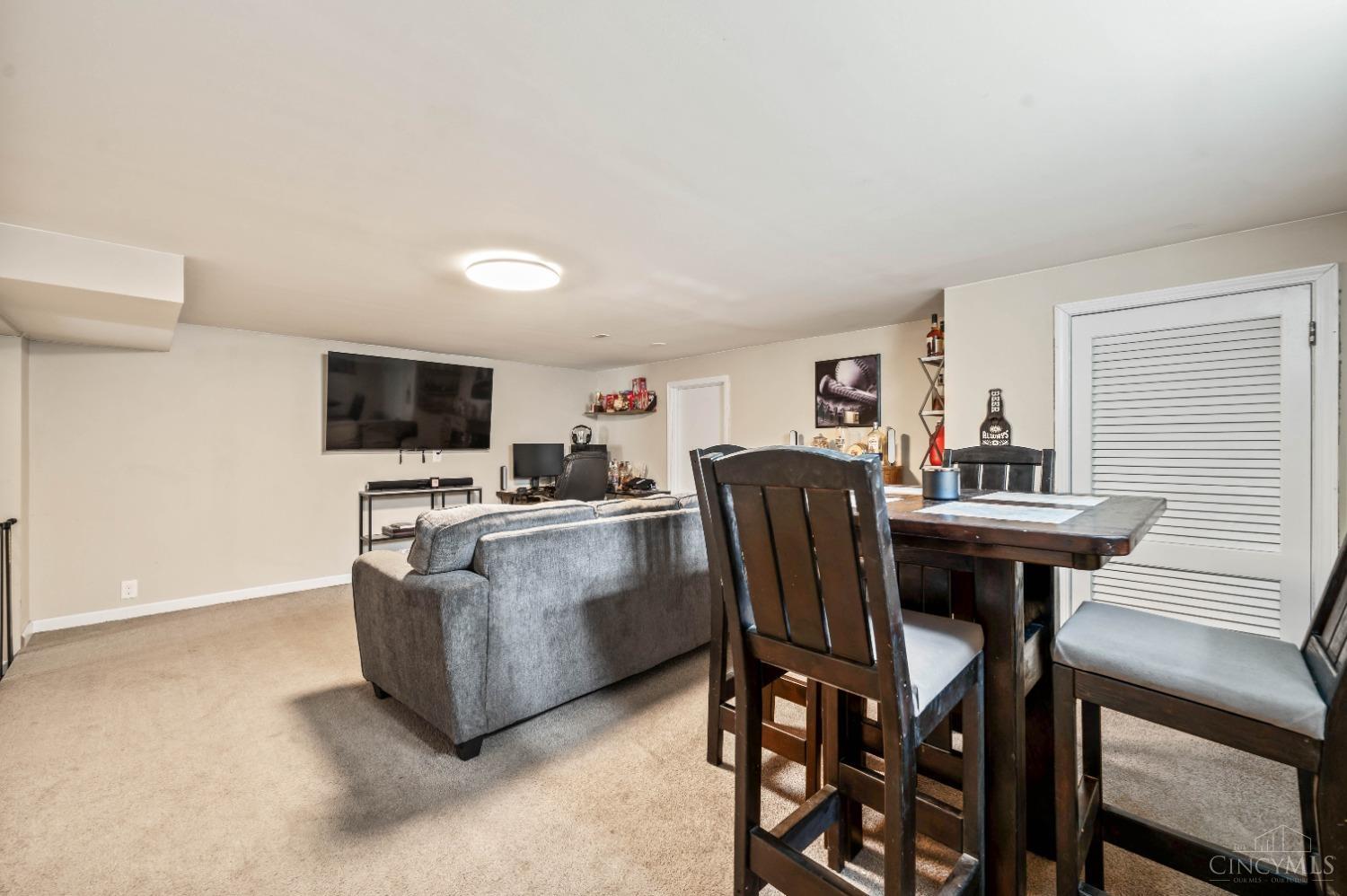 4325 Foley Road Cincinnati, OH 45238 - Photo 36 of 56 Family Room
