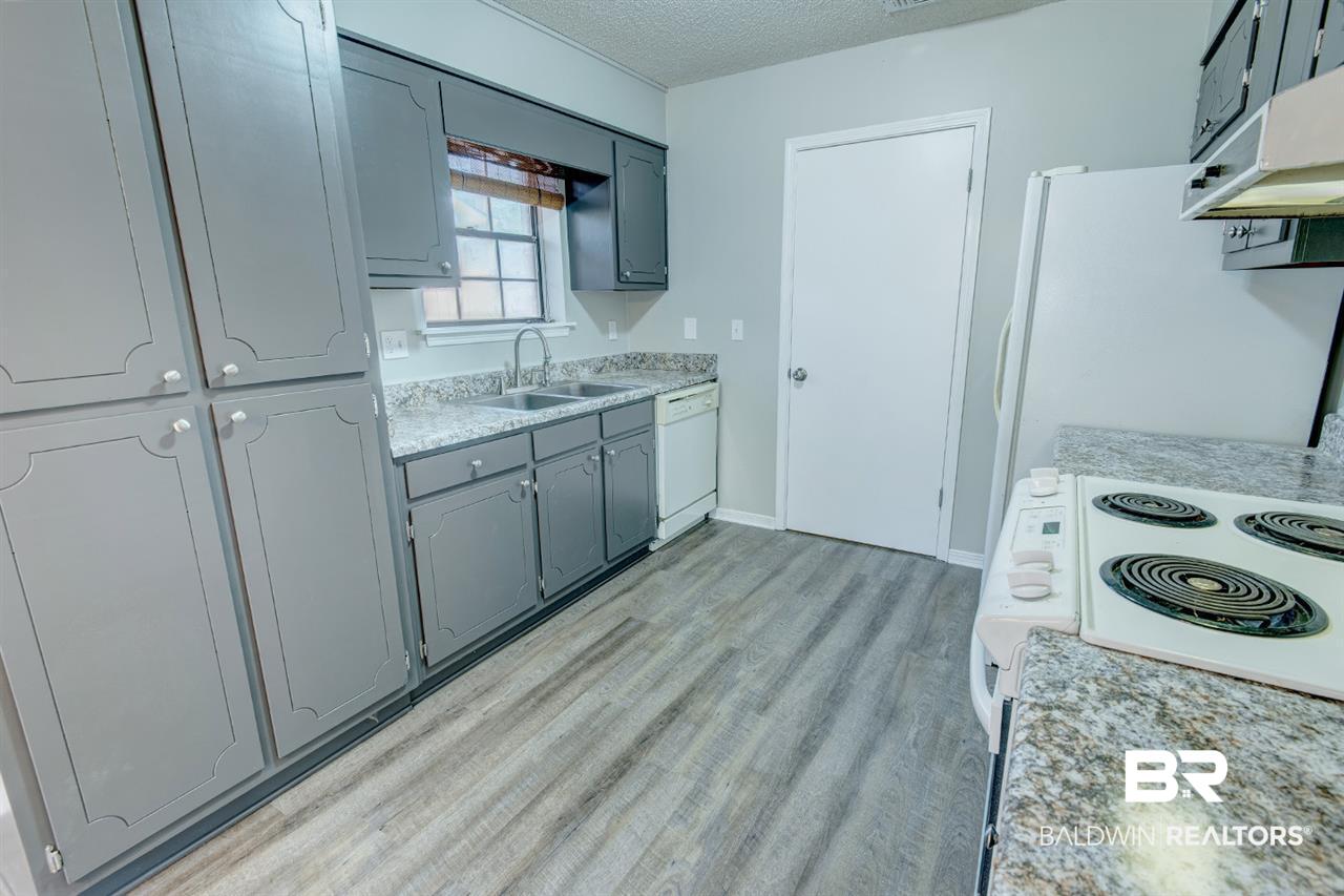 109 Montclair Loop Daphne, AL 36526 - Photo 7 of 32 Kitchen