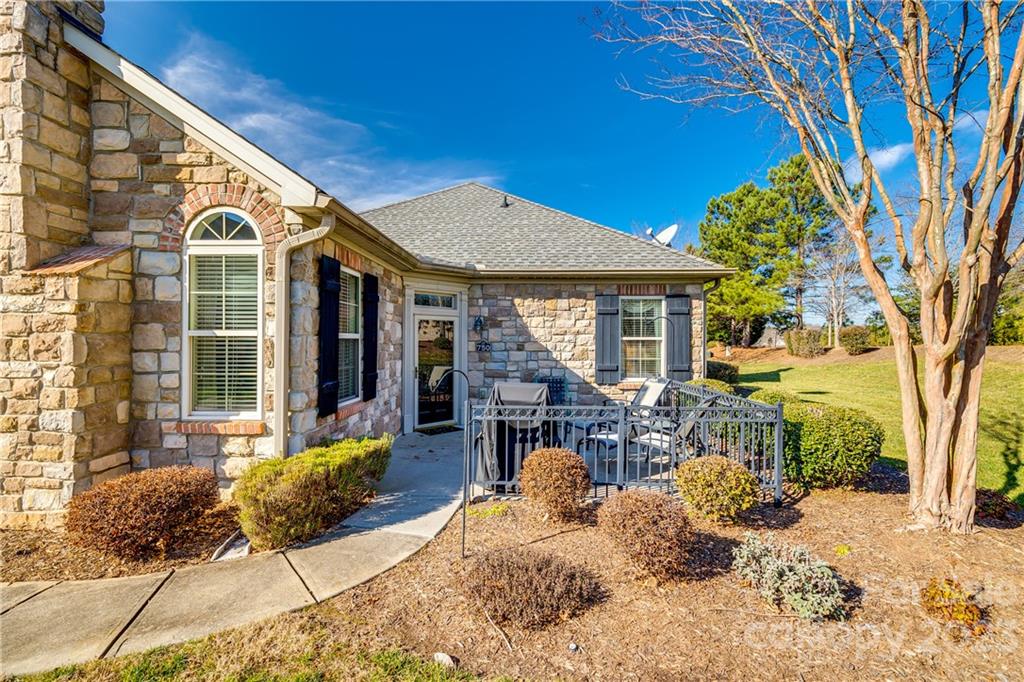 750 Ledgestone Court Tega Cay, SC 29708 - Photo 2 of 36 Gallery Image 2