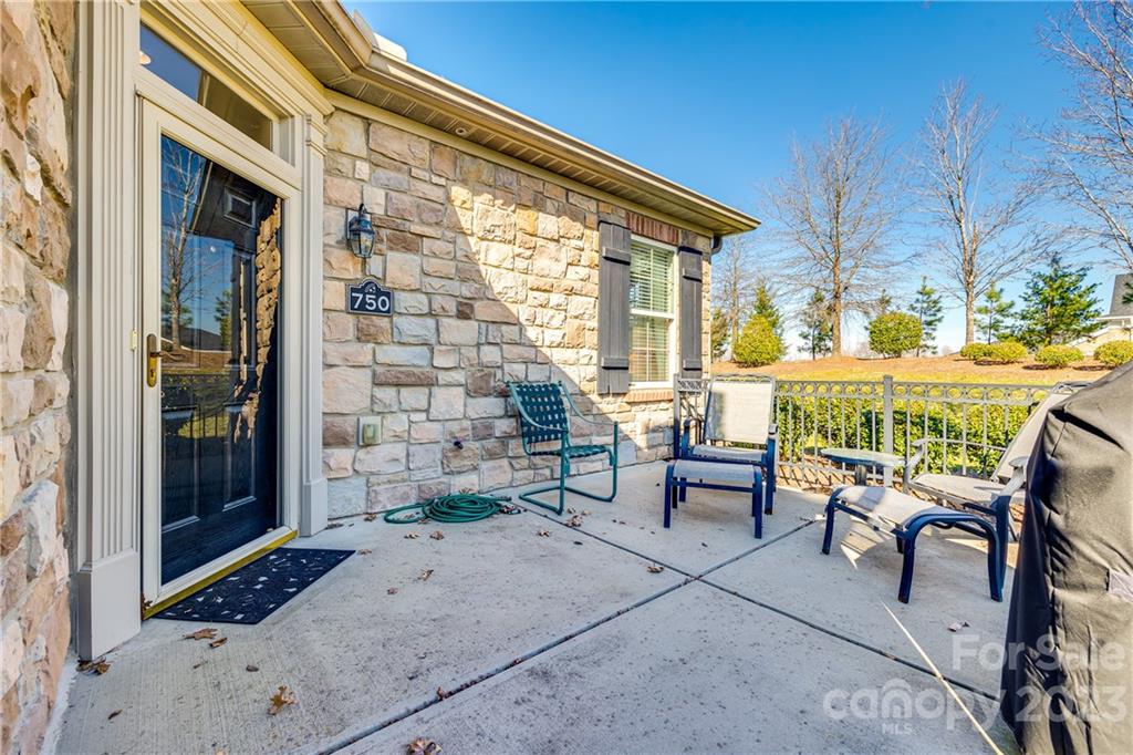750 Ledgestone Court Tega Cay, SC 29708 - Photo 3 of 36 Gallery Image 3