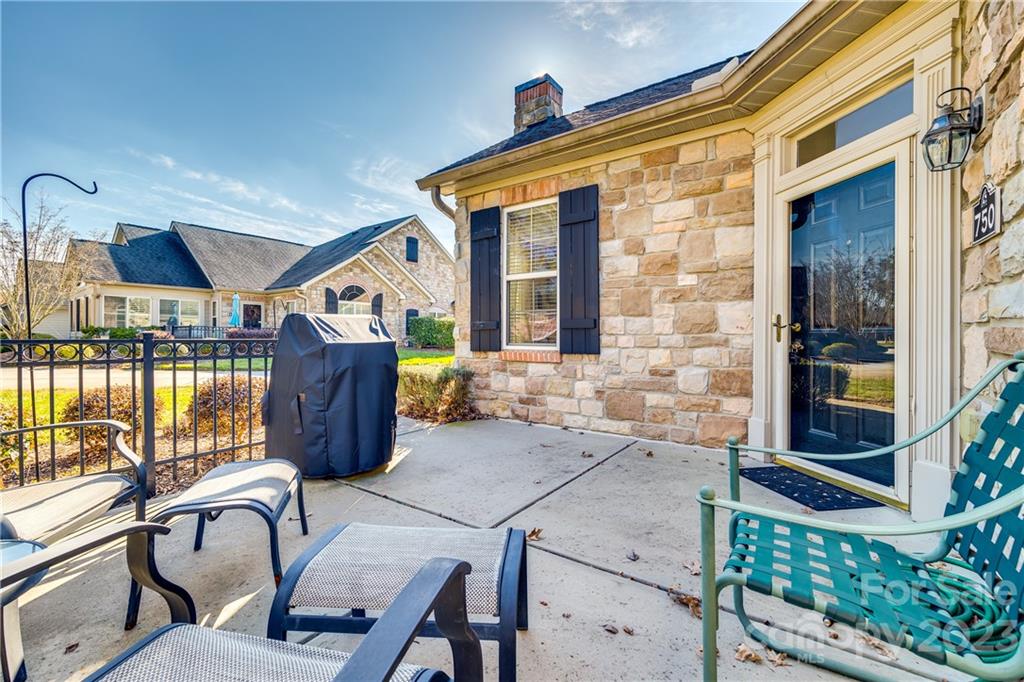 750 Ledgestone Court Tega Cay, SC 29708 - Photo 4 of 36 Gallery Image 4