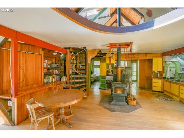 $1,399,000 | 17719 Northeast Manning Circle, Amboy, WA 98601