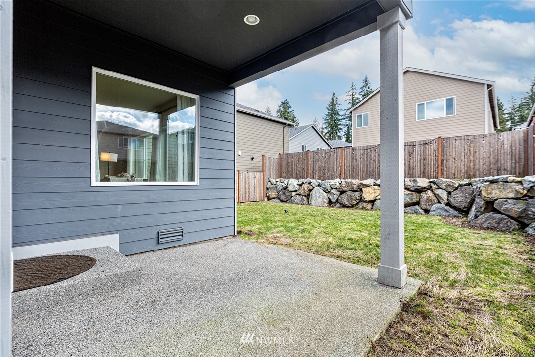 21325 43rd Drive Southeast Bothell, WA 98021 - Photo 30 of 32 a view of a backyard of the house
