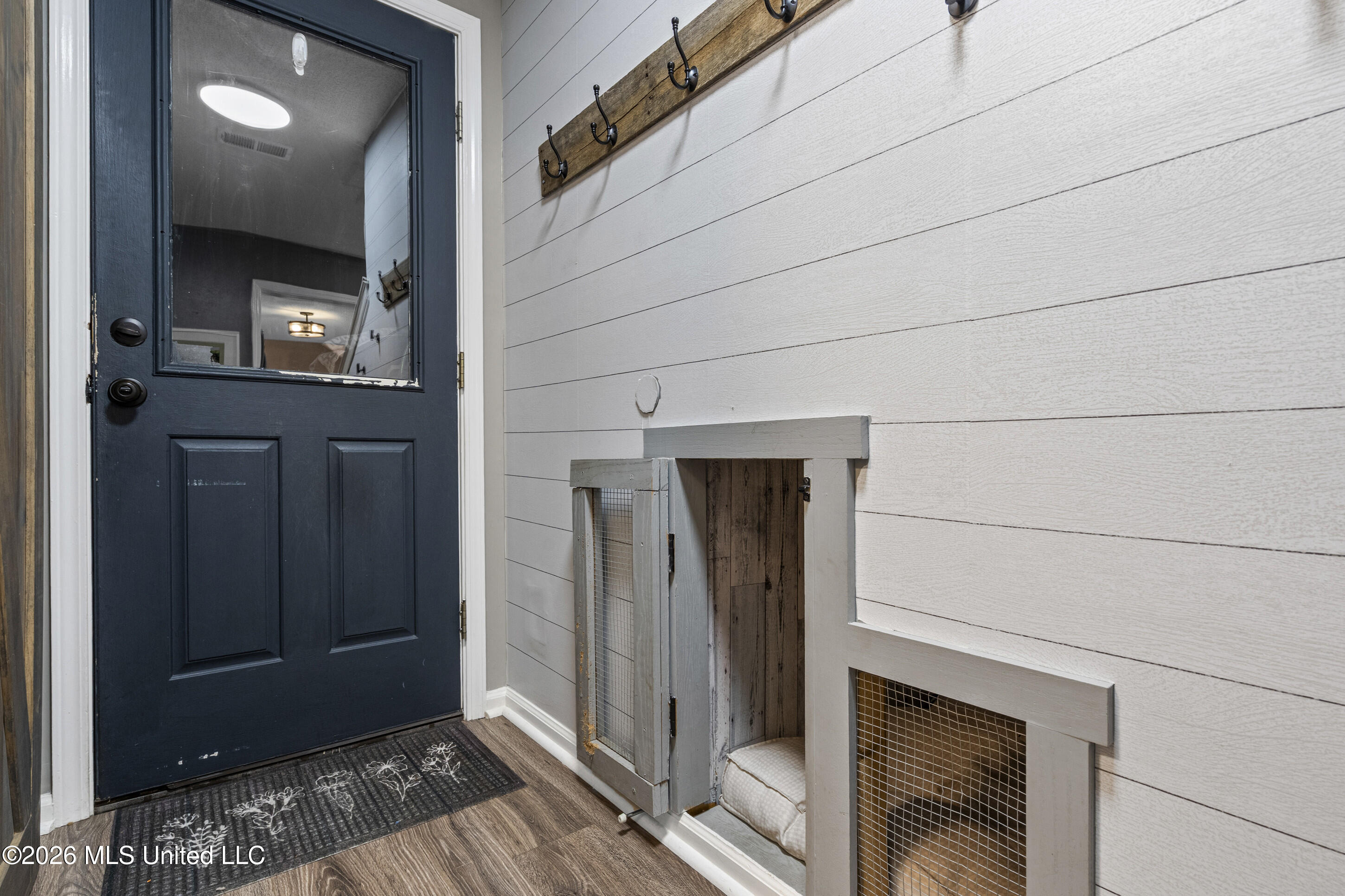 13090 Sandbourne West Olive Branch, MS 38654 - Photo 28 of 34 Pet area/Mudroom