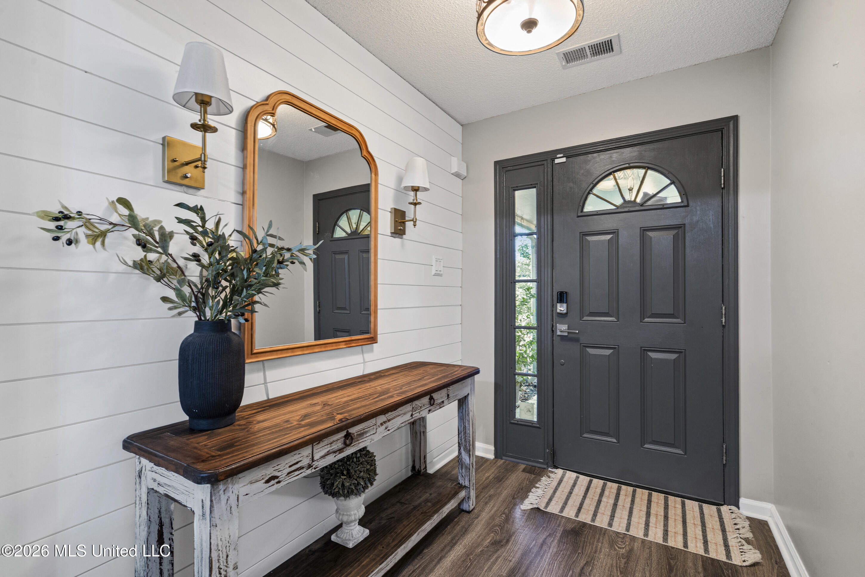 13090 Sandbourne West Olive Branch, MS 38654 - Photo 4 of 34 Foyer