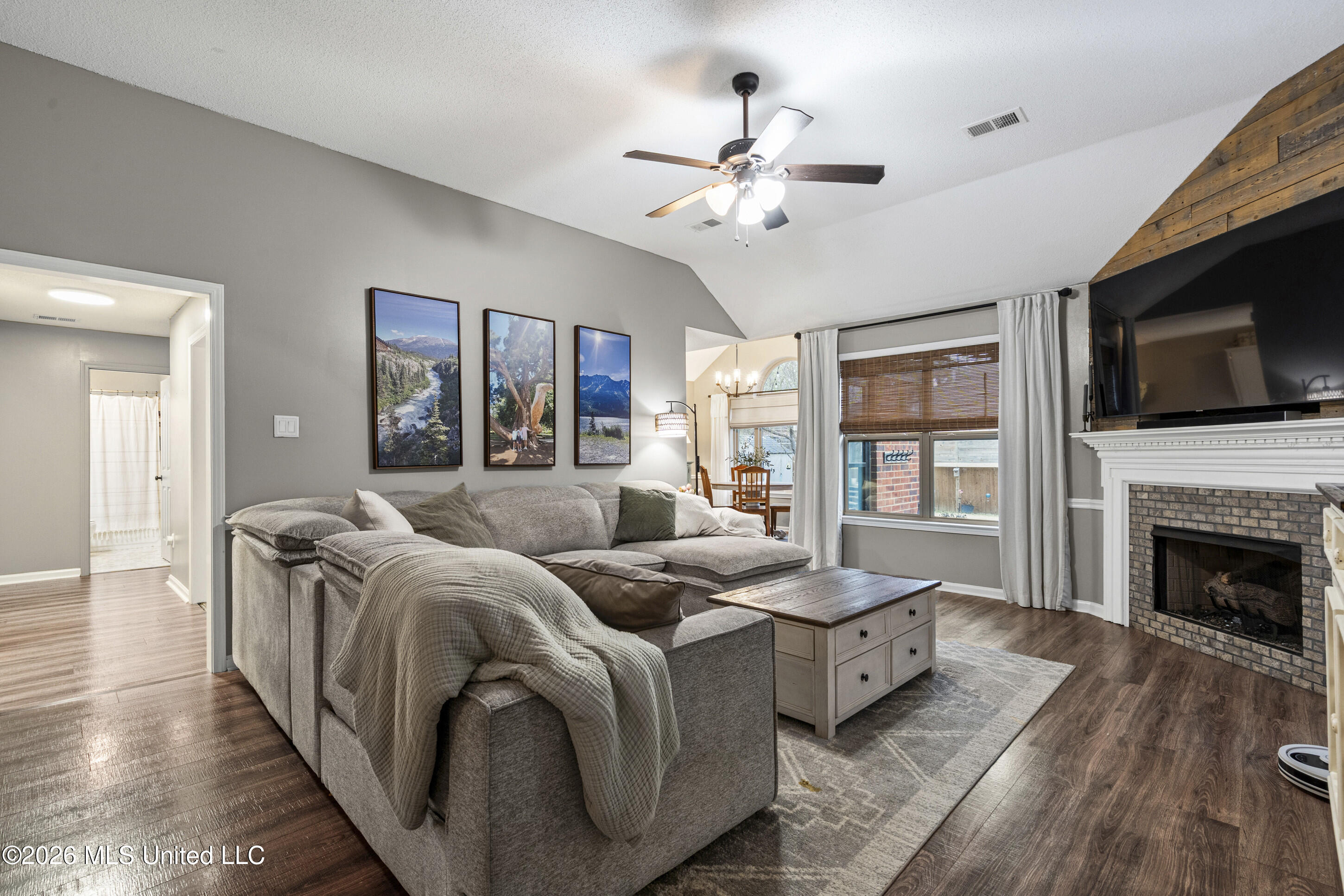 13090 Sandbourne West Olive Branch, MS 38654 - Photo 5 of 34 Living Room