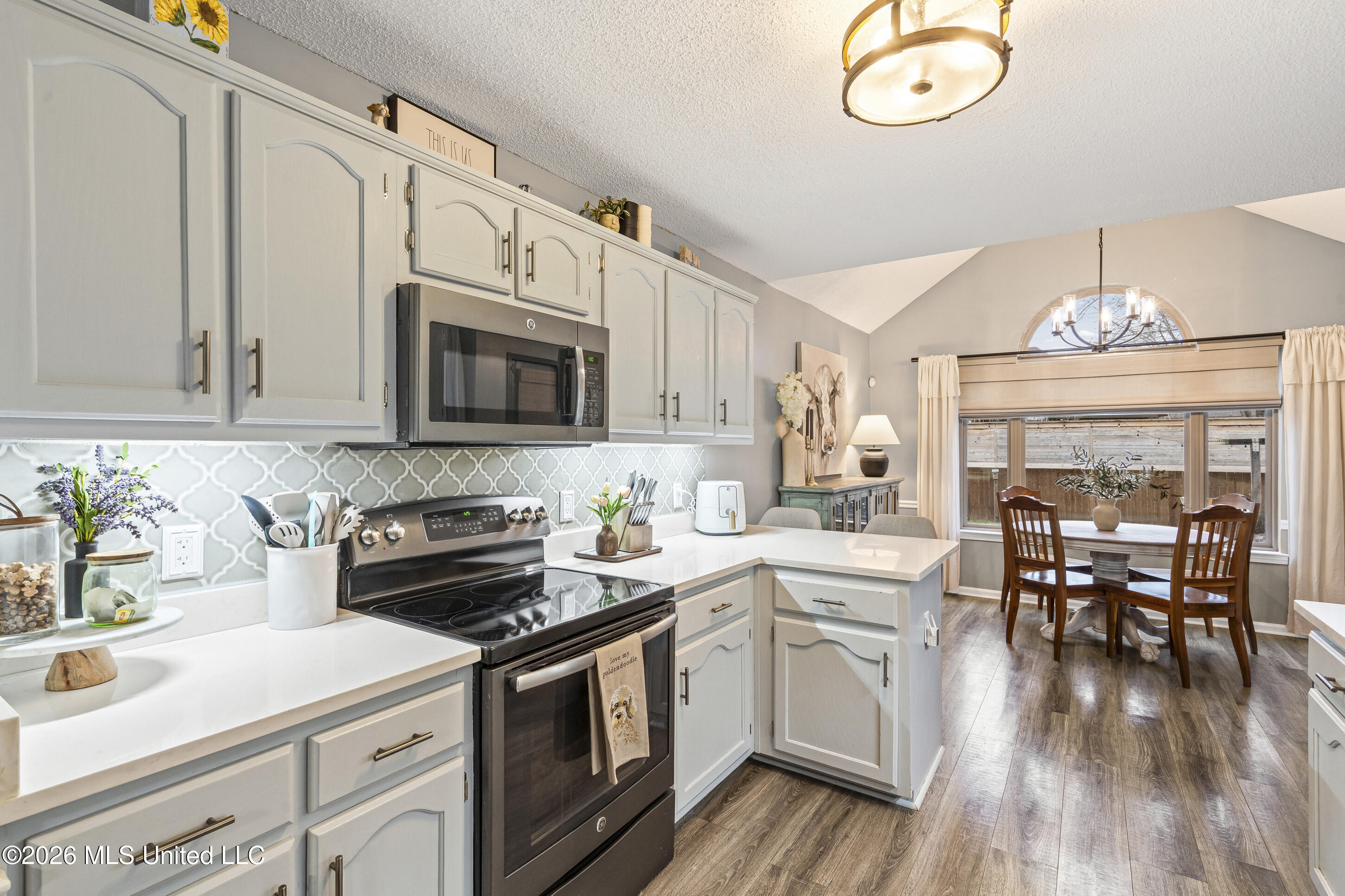 13090 Sandbourne West Olive Branch, MS 38654 - Photo 8 of 34 Kitchen Side