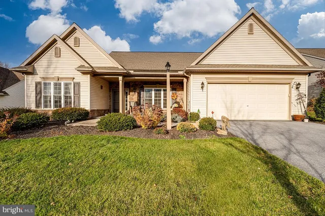 $378,499 | 45 Winterberry Lane, Womelsdorf, PA 19567