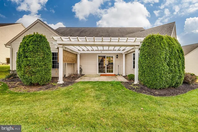 $378,499 | 45 Winterberry Lane, Womelsdorf, PA 19567