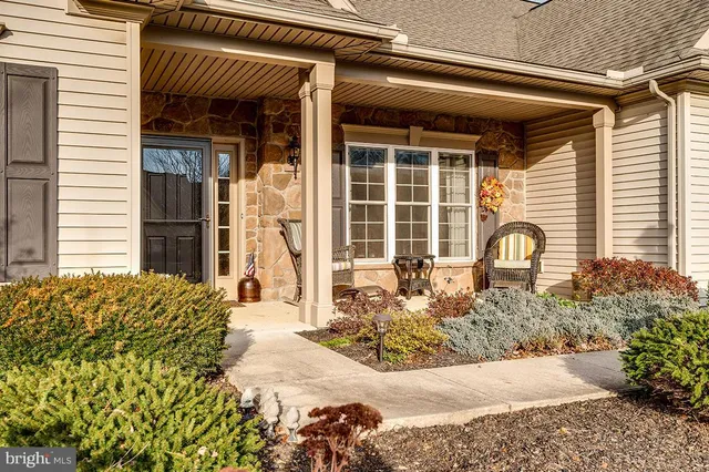 $378,499 | 45 Winterberry Lane, Womelsdorf, PA 19567