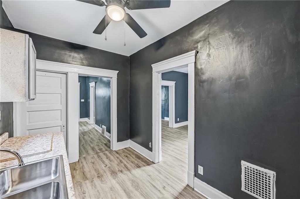 522 Wallis Avenue Farrell, PA 16121 - Photo 11 of 24