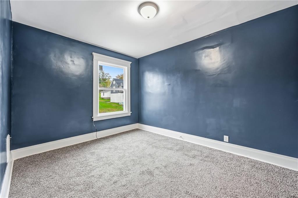 522 Wallis Avenue Farrell, PA 16121 - Photo 17 of 24