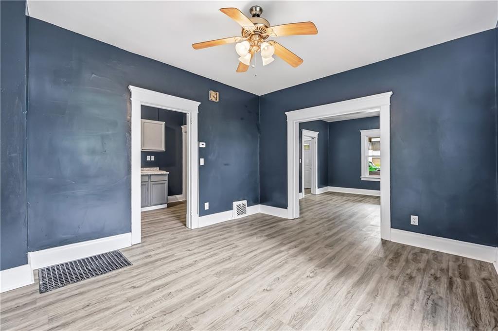 522 Wallis Avenue Farrell, PA 16121 - Photo 7 of 24