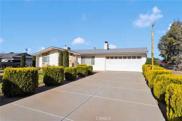$349,900 | 13392 Yakima Road, Apple Valley, CA 92308