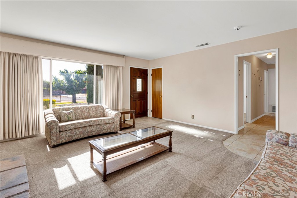 13392 Yakima Road Apple Valley, CA 92308 - Photo 11 of 39
