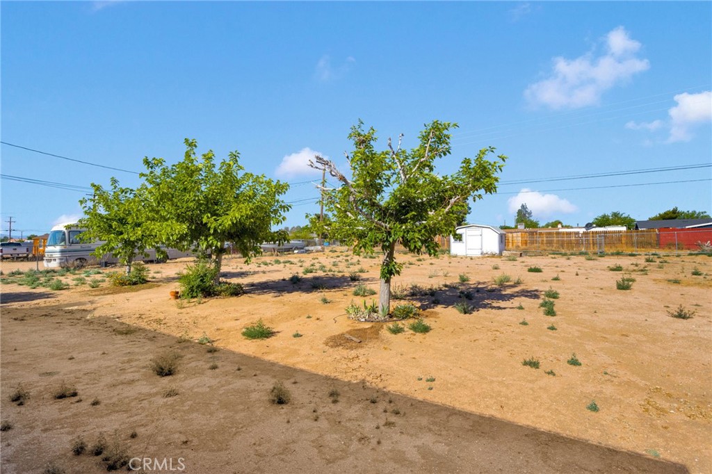 13392 Yakima Road Apple Valley, CA 92308 - Photo 35 of 39
