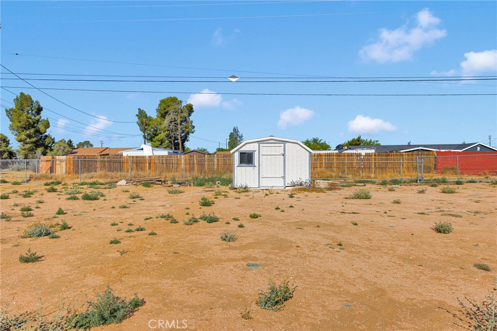 13392 Yakima Road Apple Valley, CA 92308 - Photo 36 of 39