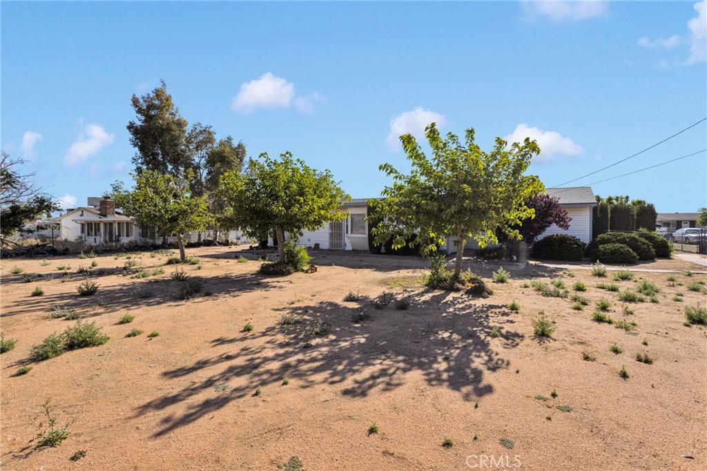13392 Yakima Road Apple Valley, CA 92308 - Photo 37 of 39