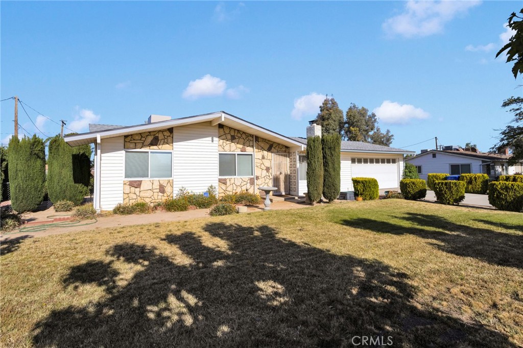 13392 Yakima Road Apple Valley, CA 92308 - Photo 6 of 39