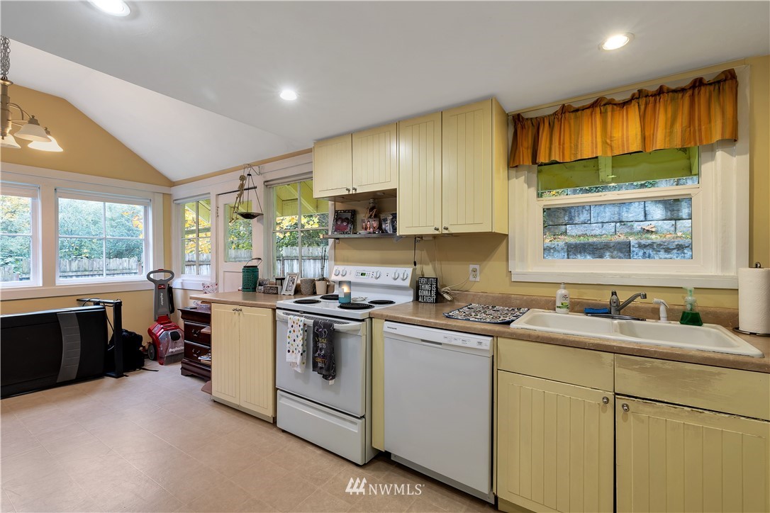 508 Decatur Street Port Orchard, WA 98366 - Photo 6 of 23 Gallery Image 6