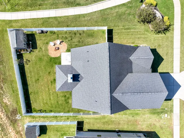 a view of a tennis court