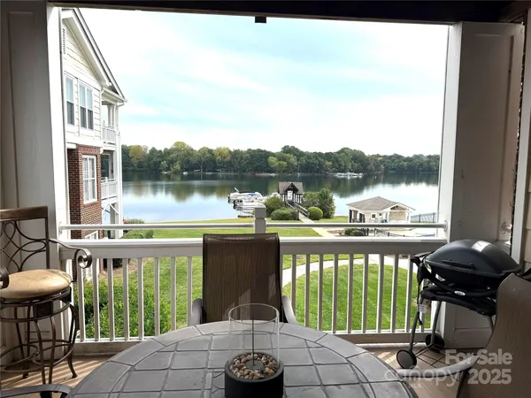 $725,000 | 930 Jetton Street, Unit 20, Davidson, NC 28036