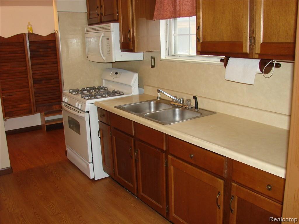 17005 Stephens Eastpointe, MI 48021 - Photo 12 of 18