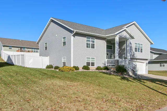 $479,900 | 1411 16th Street, Baraboo, WI 53913