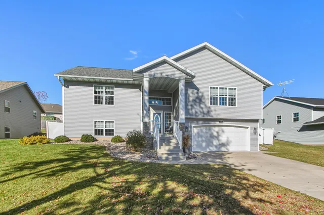 $479,900 | 1411 16th Street, Baraboo, WI 53913