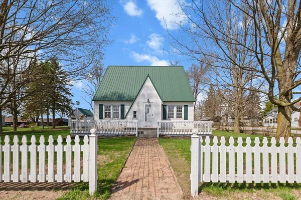 $218,000 | 83 East South Avenue, Hesperia, MI 49421