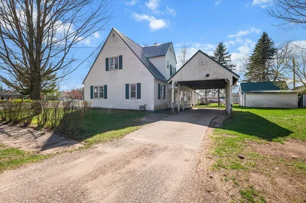 $218,000 | 83 East South Avenue, Hesperia, MI 49421