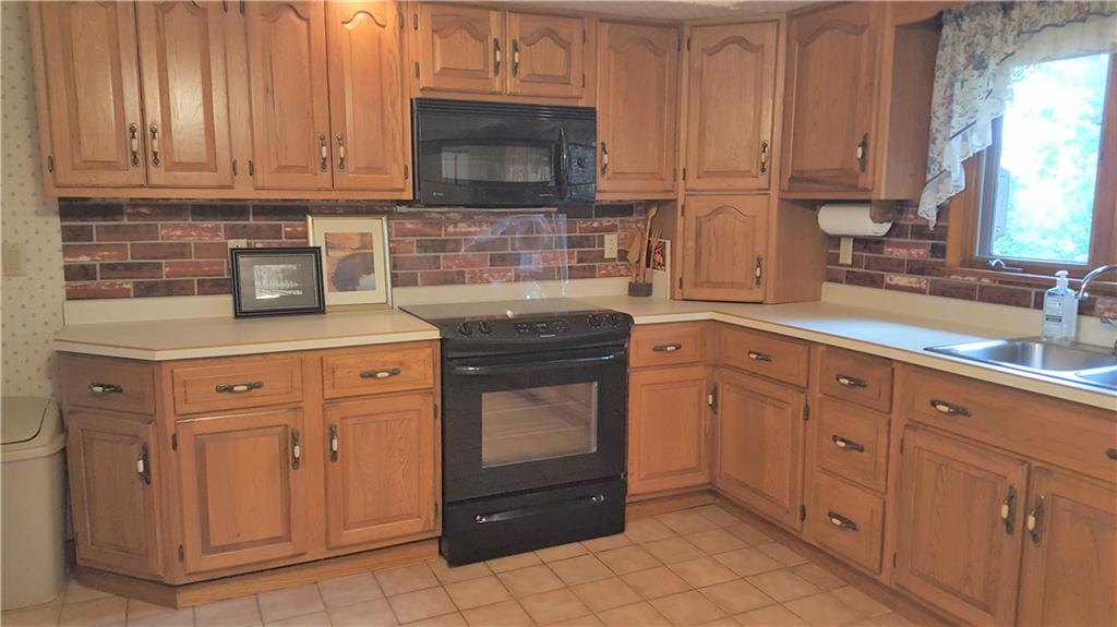 738 Freeport Road Butler, PA 16002 - Photo 5 of 23