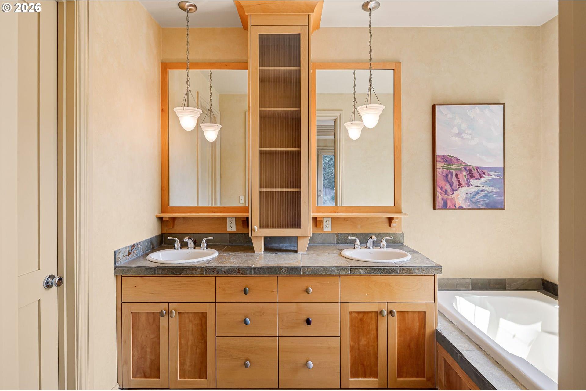 1270 Brickley Road Eugene, OR 97401 - Photo 24 of 47 Owner's Suite Bathroom