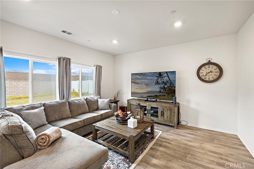 31324 Scrub Jay Road Winchester, CA 92596 - Photo 12 of 38