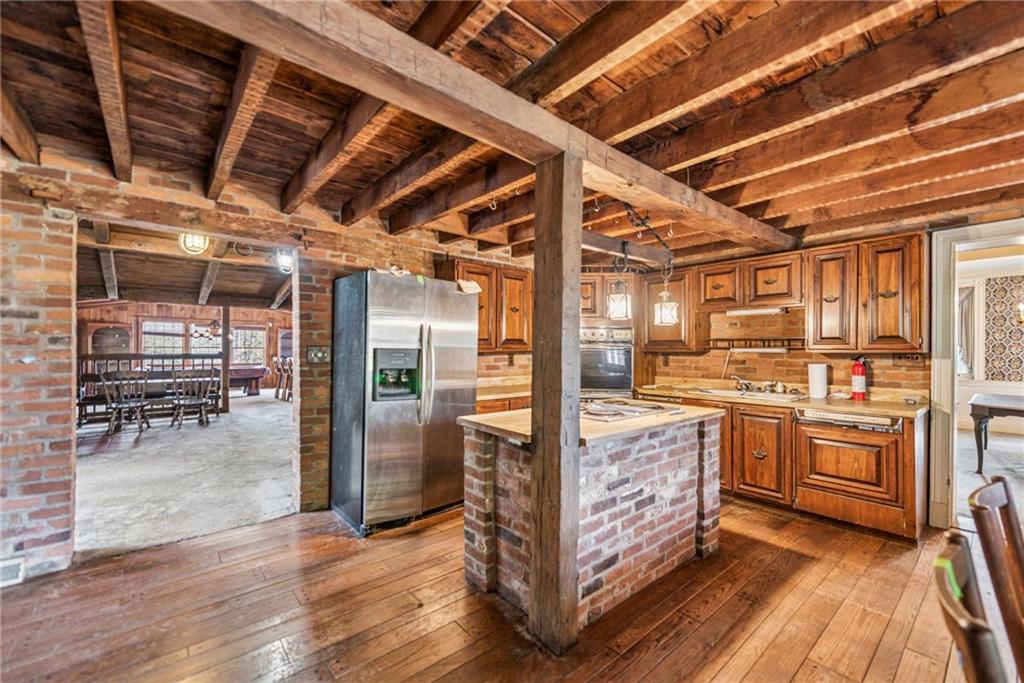 469 Ross Road Eighty Four, PA 15330 - Photo 8 of 32