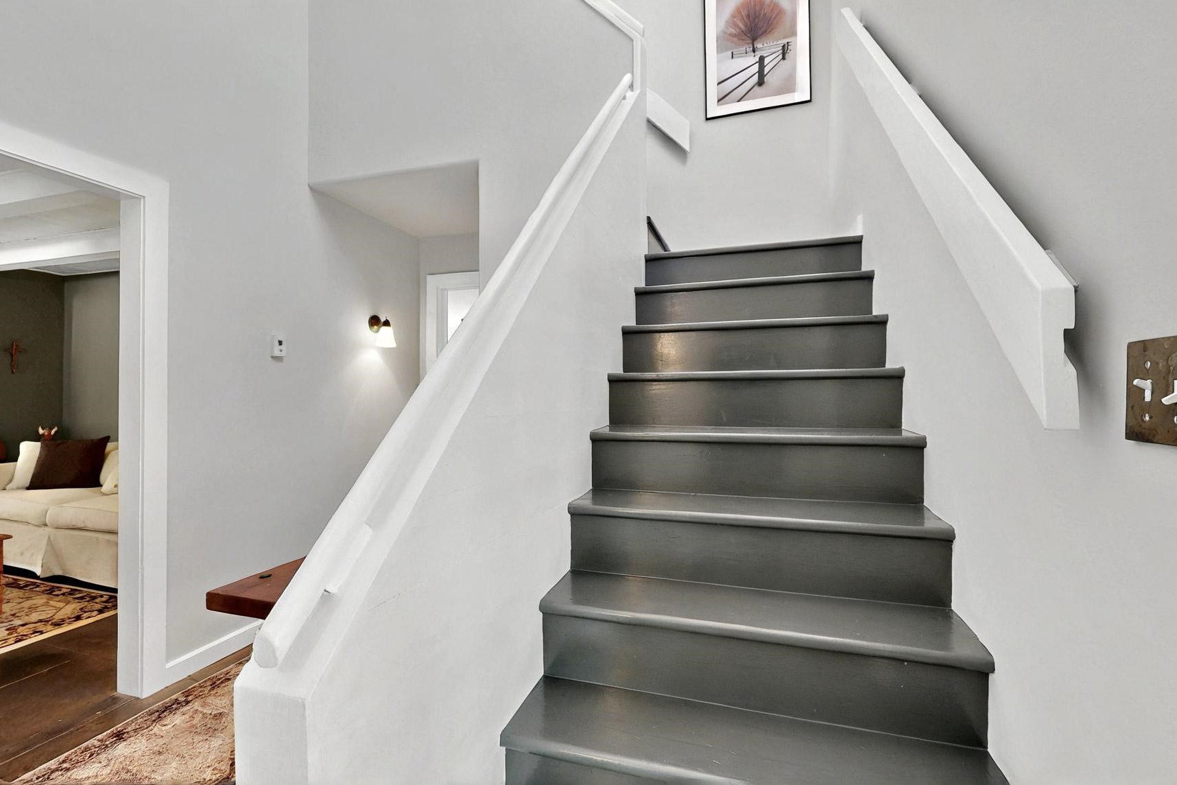 15 Toltec Road Santa Fe, NM 87505 - Photo 25 of 72 Stairs to second/guest floor