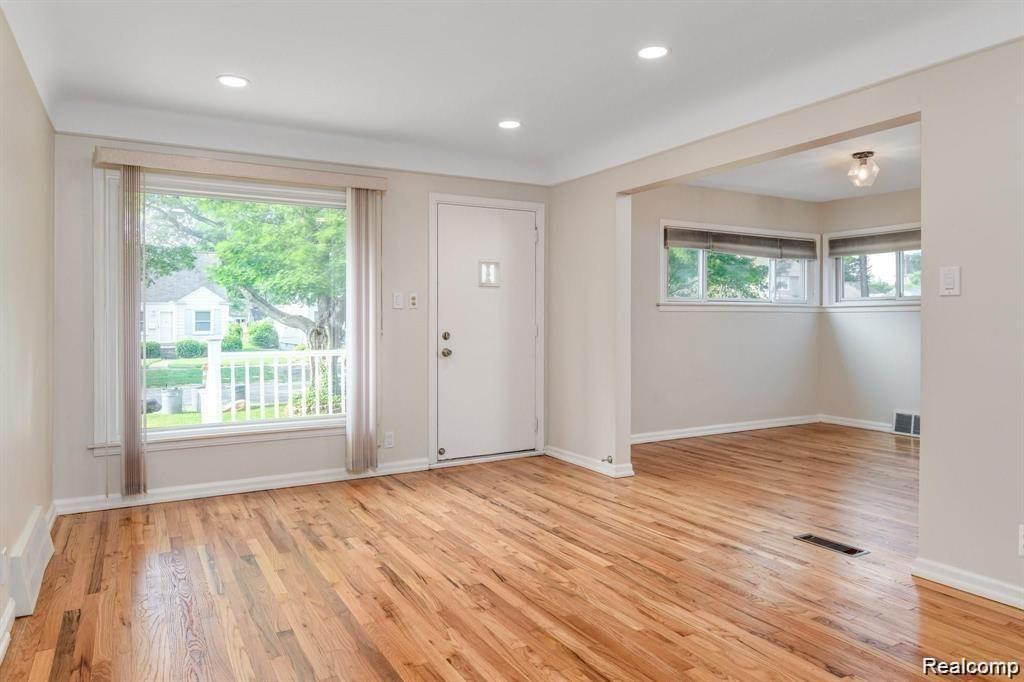 3426 Chester Road Royal Oak, MI 48073 - Photo 3 of 21