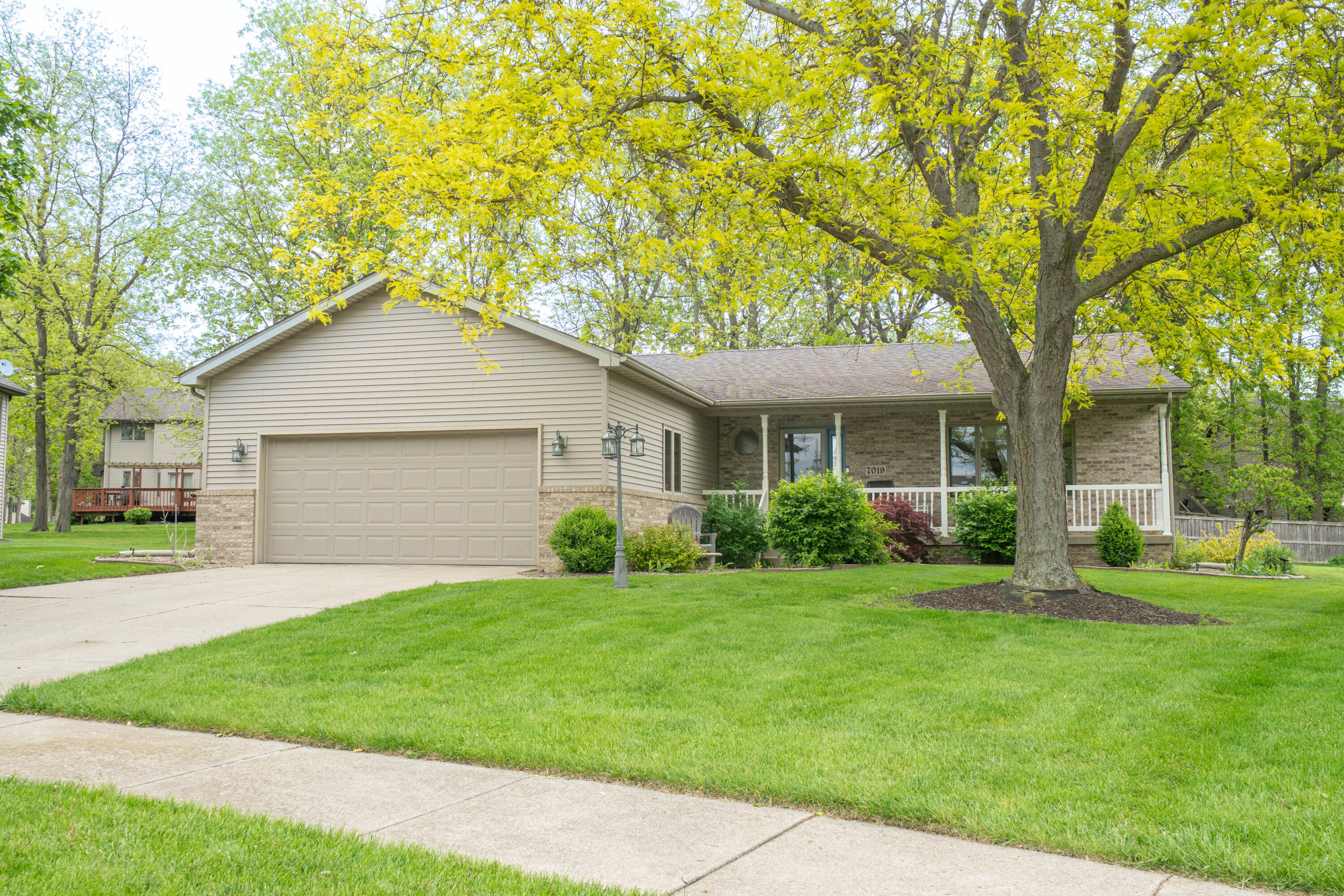 7019 Forest Ridge Drive Schererville, IN 46375 - Photo 1 of 19 3000x2000