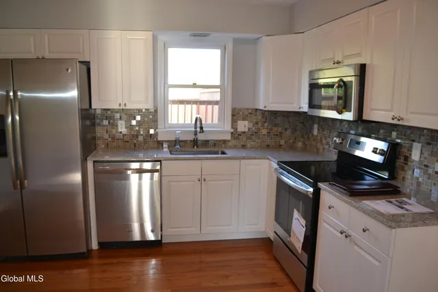 $3,250 | 60 Colonial Road, Unit 1, Stillwater, NY 12170