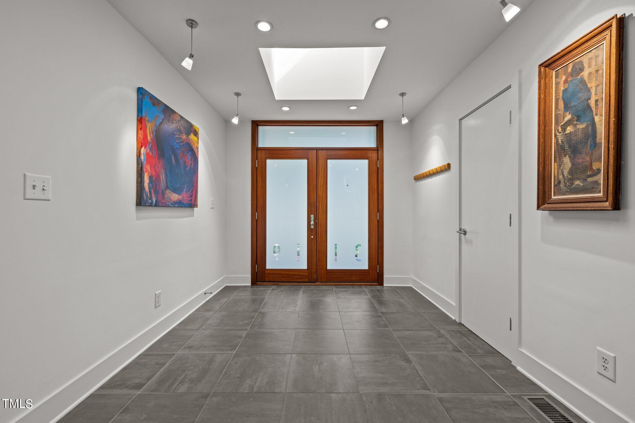 3119 Birnamwood Road Raleigh, NC 27607 - Photo 4 of 47 Foyer