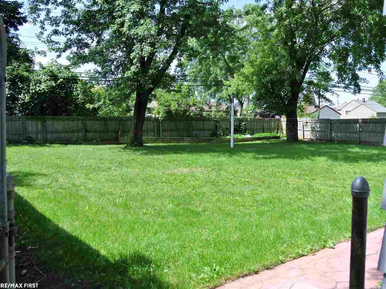 47215 Greenview Road Utica, MI 48317 - Photo 8 of 36