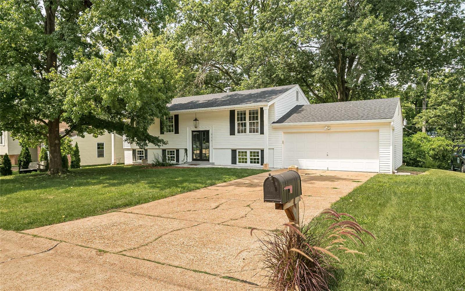 515 Ranch Drive Manchester, MO 63011 - Photo 2 of 44 Gallery Image 2