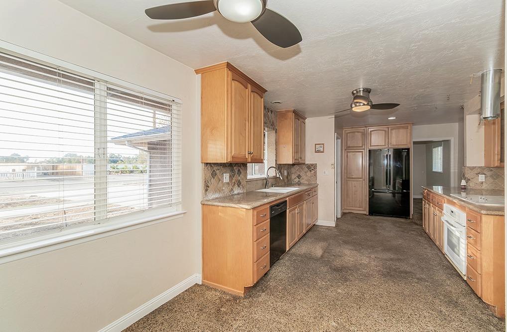 5662 North McCall Avenue Clovis, CA 93619 - Photo 11 of 34 a large kitchen with a stove and a large window