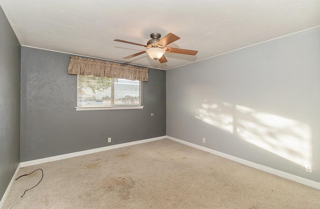 5662 North McCall Avenue Clovis, CA 93619 - Photo 16 of 34 an empty room with windows and fan