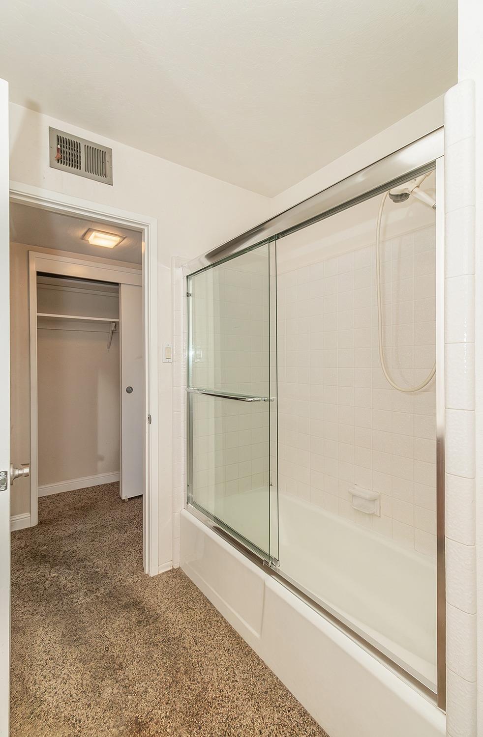 5662 North McCall Avenue Clovis, CA 93619 - Photo 21 of 34 a view of an empty room