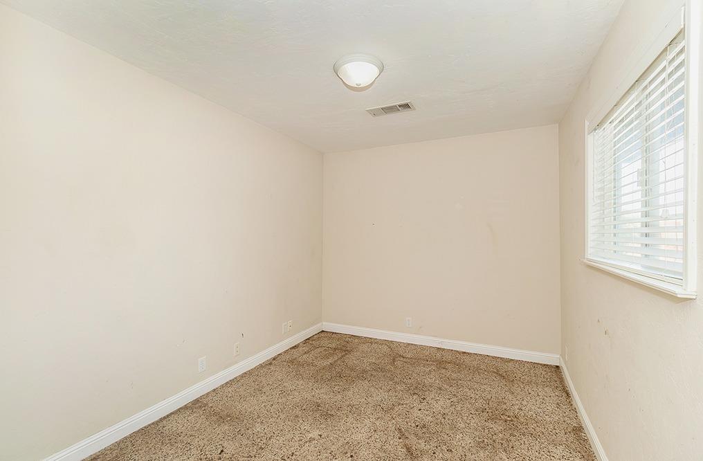 5662 North McCall Avenue Clovis, CA 93619 - Photo 22 of 34 a view of empty room