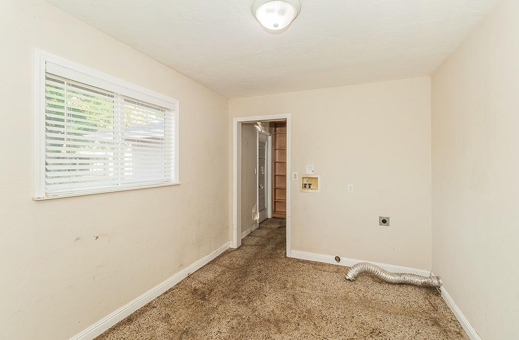 5662 North McCall Avenue Clovis, CA 93619 - Photo 23 of 34 a view of an empty room with closet