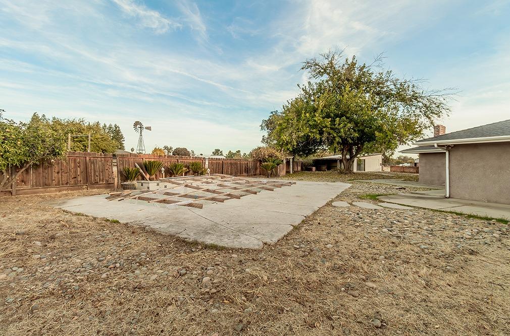 5662 North McCall Avenue Clovis, CA 93619 - Photo 26 of 34 a view of road with large trees