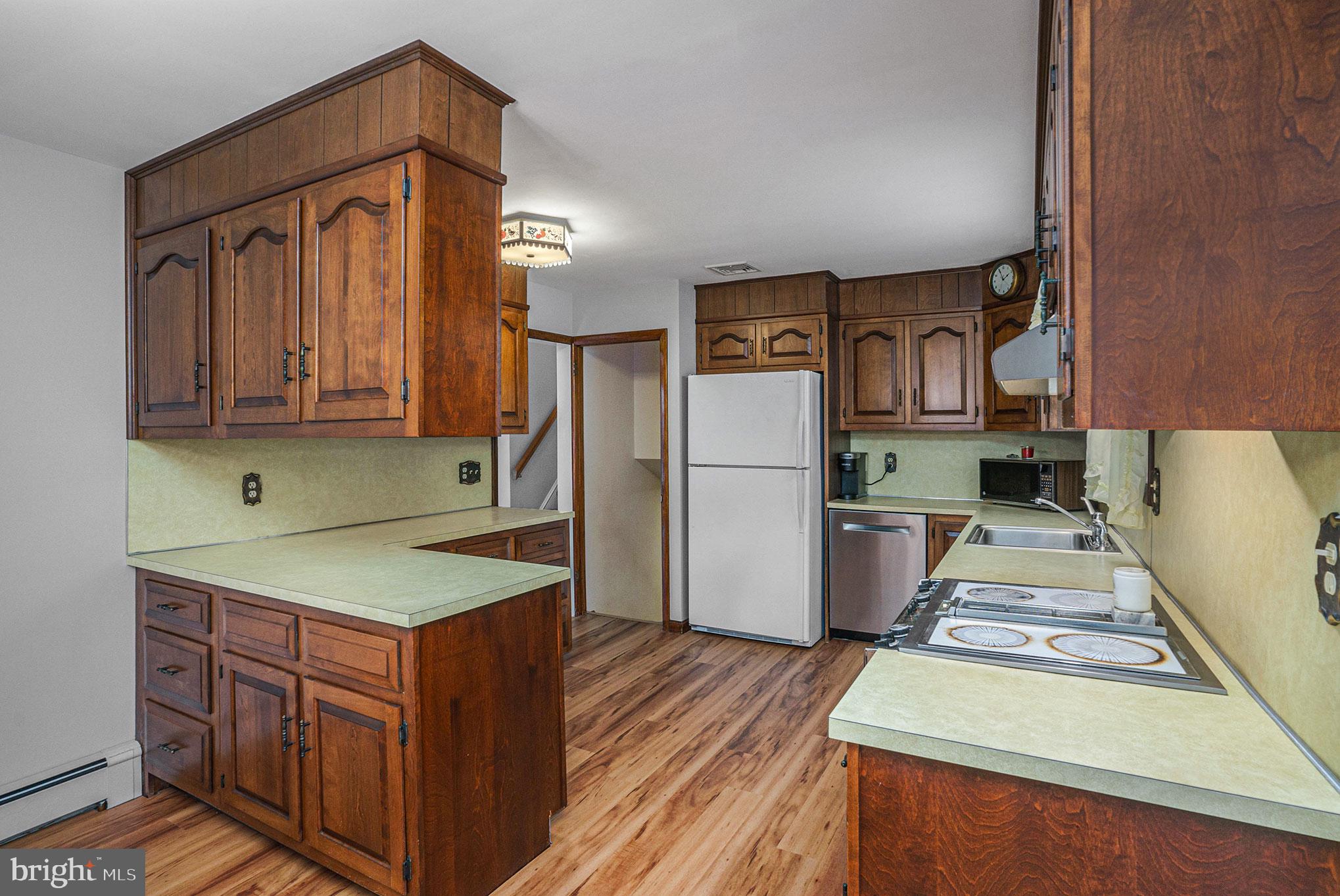 678 Cathcart Road Blue Bell, PA 19422 - Photo 21 of 85 Kitchen peninsula