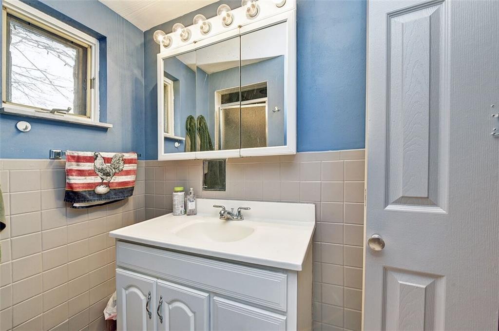 5555 Darlington Road Pittsburgh, PA 15217 - Photo 14 of 17 First Floor Bath Room off Of Bed Room